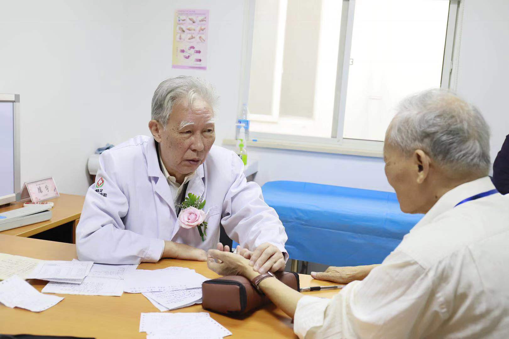 苏州东吴医院专家正在坐诊